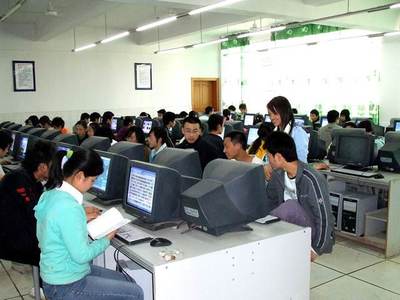 信息技術在小學英語教學中的創(chuàng)新應用與網(wǎng)絡信息技術的開發(fā)